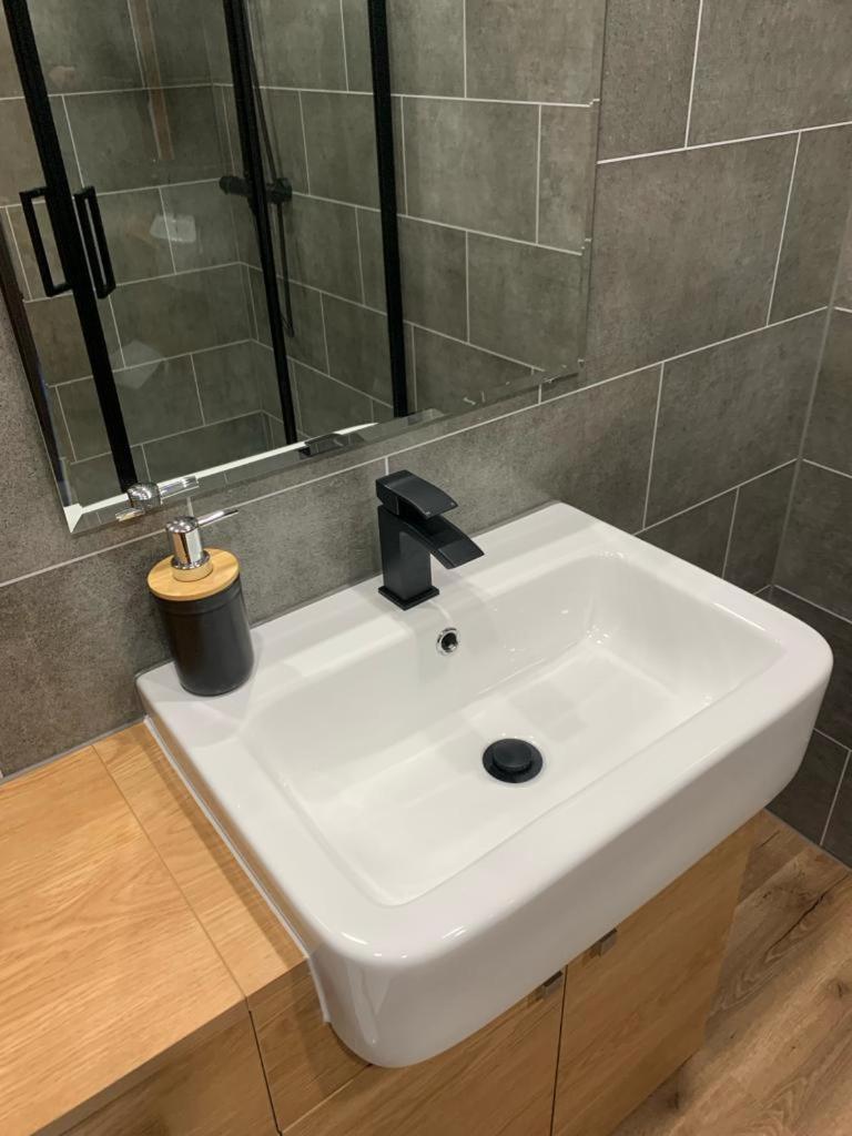 Modern Grassmarket Apartment Единбург Екстериор снимка