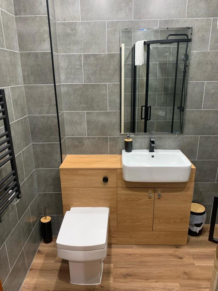 Modern Grassmarket Apartment Единбург Екстериор снимка