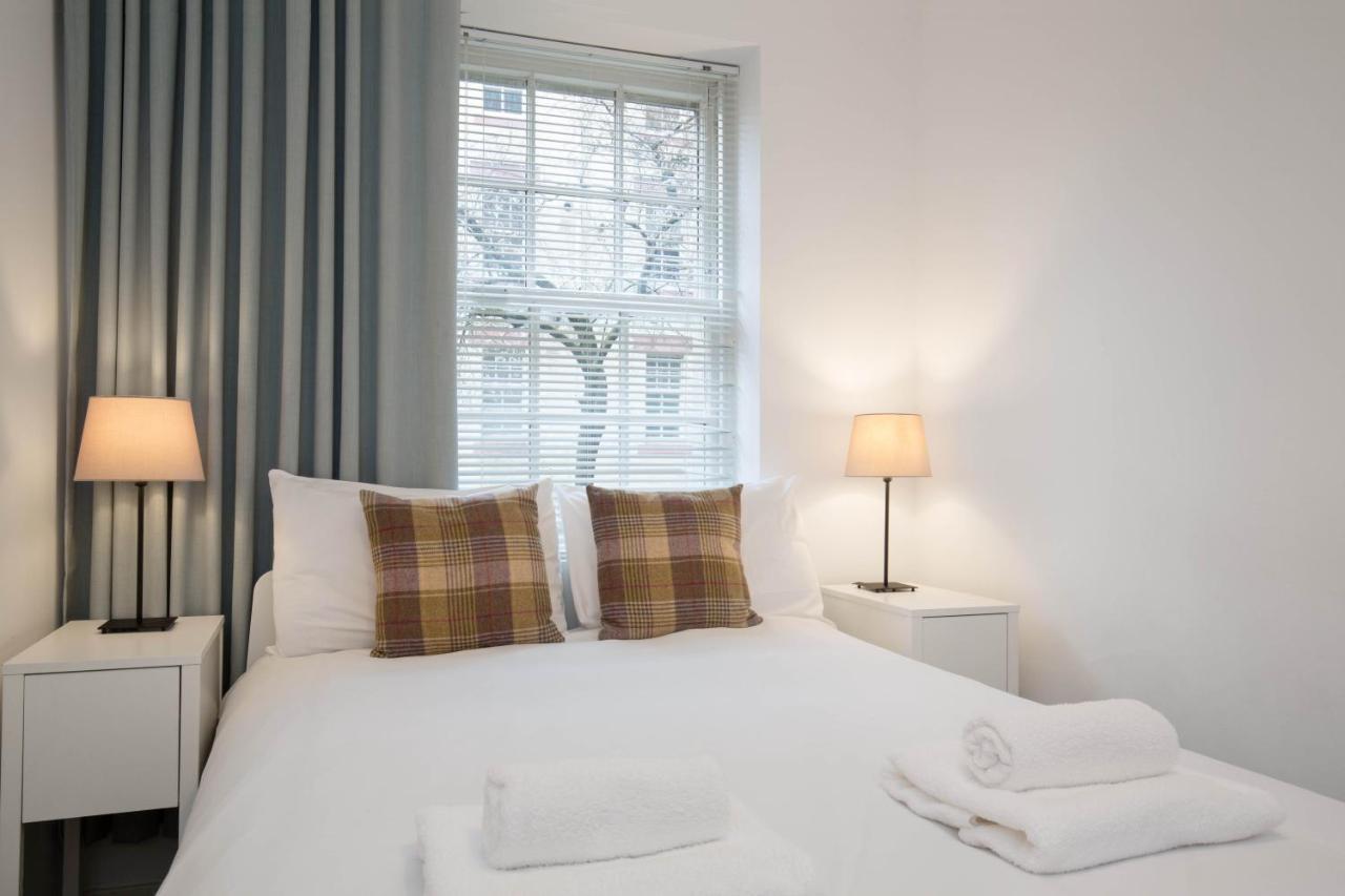Modern Grassmarket Apartment Единбург Екстериор снимка