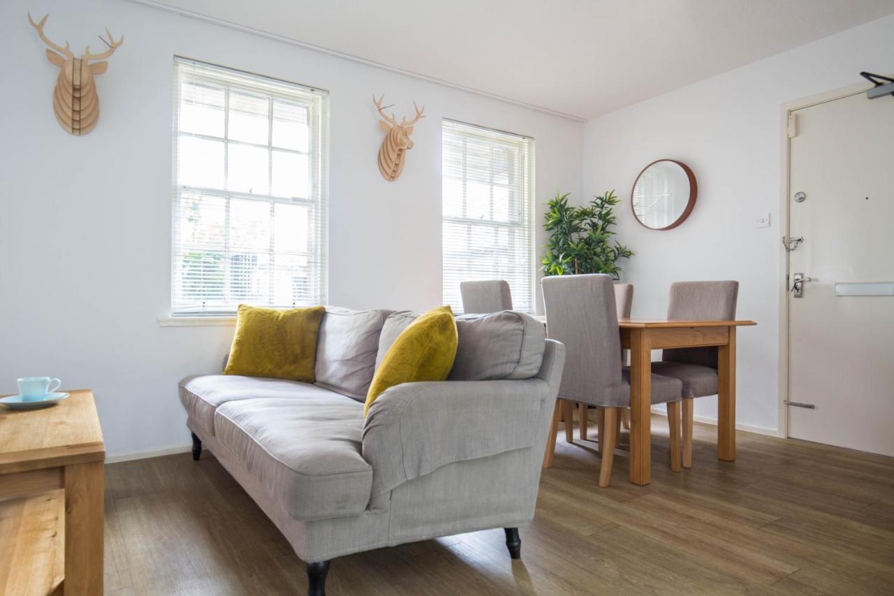 Modern Grassmarket Apartment Единбург Екстериор снимка